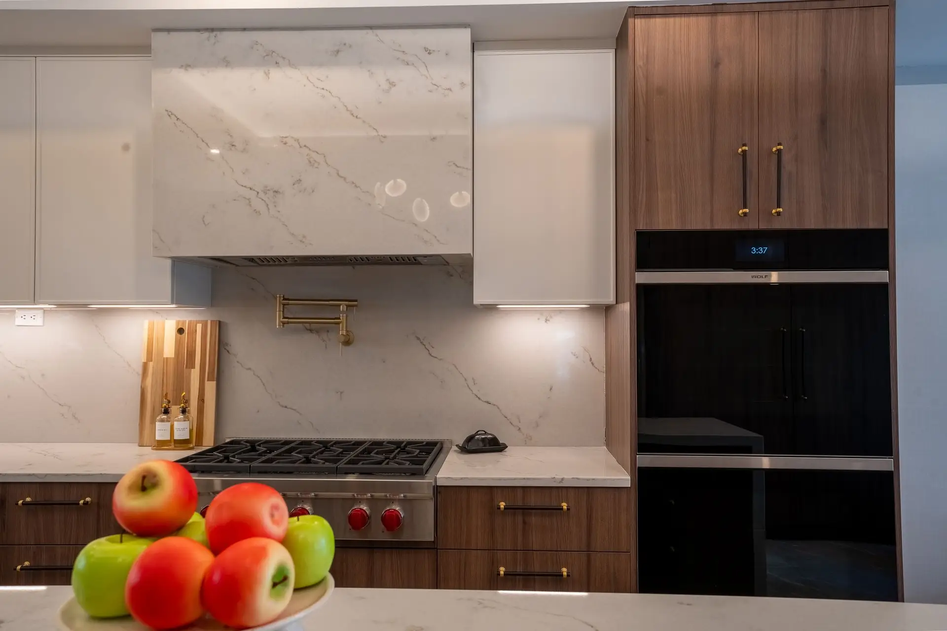 Harmonious Fusion: Laminate and Lacquer Kitchen Design